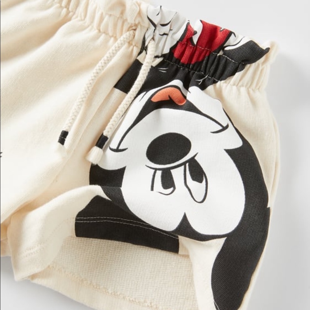 Short Zara Mickey Mouse size 7